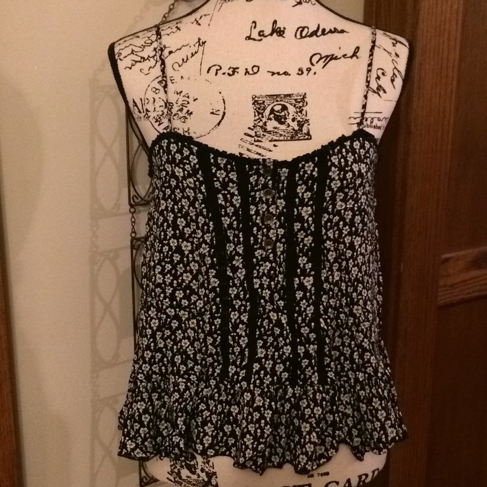 Ruffled swing tank